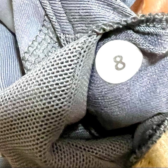 Lululemon Venus Tank in Grey womens size 8 - Picture 11 of 11